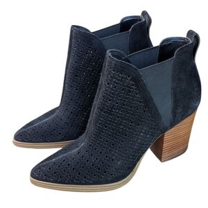 Marc Fisher black leather booties sz 7.5. Excellent condition